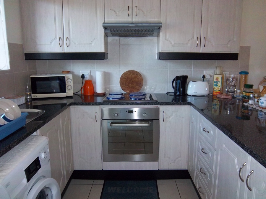 To Let 2 Bedroom Property for Rent in Heritage Park Western Cape
